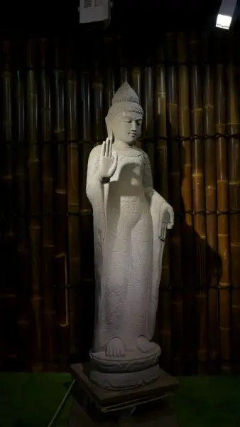 Product image 1 of the product “Standing Buddha with floral carving, Abudaya position. 43 x 39 x 175cm. Natural stone (river stone), stonemasonry ”
